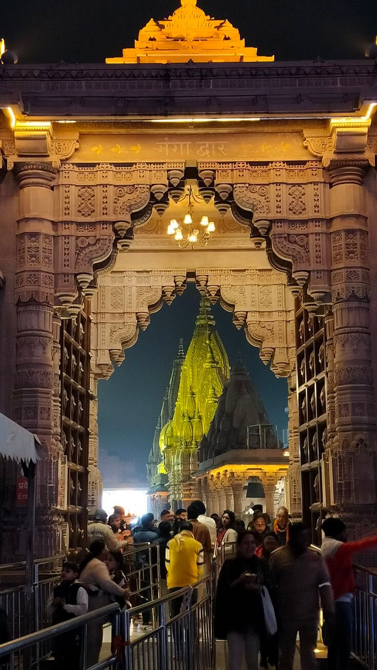 Kashi Vishwanath Temple darshan queue in Varanasi