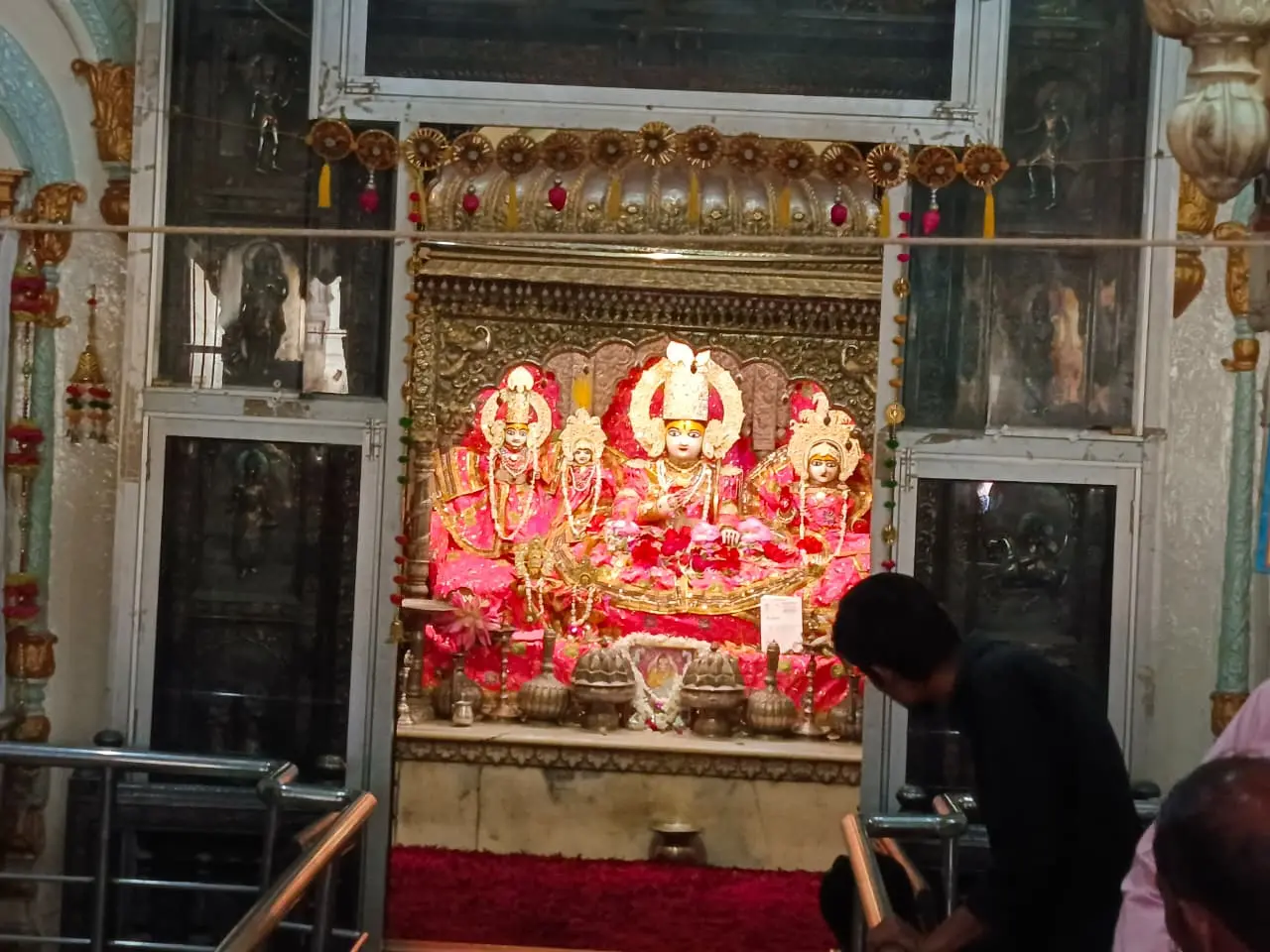 Ayodhya Ram Darbar - Shri Kashi Trip taxi service